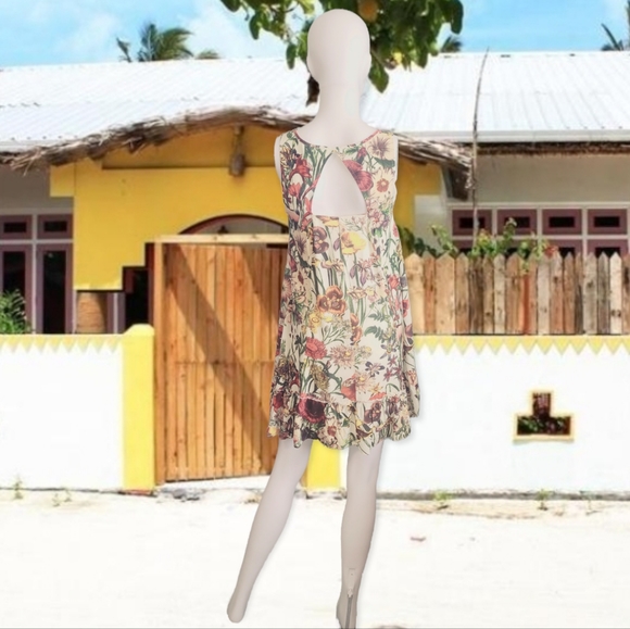 Floral Cover-up - Picture 2 of 4